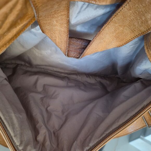 M0851 Leather Crossbody Laptop Bag - Picture 6 of 14